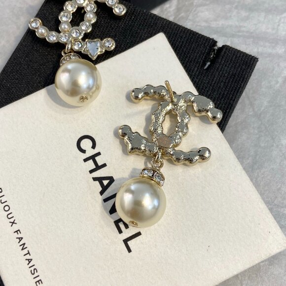 Authentic Chanel CC Logo Crystal Pave Faux Pearl Dangle Earrings - Picture 4 of 6